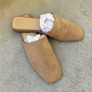 BANANA REPUBLIC FACTORY SOFT FAUX SUEDE MULE